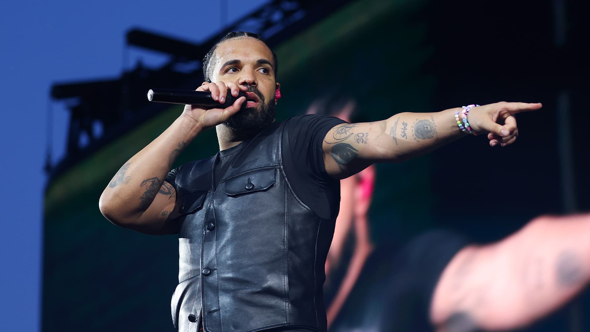 Drake Named In Lawsuit That Accuses Him Of Using Revenue From Stake Gaming Site’s 'Tipping' Feature To Inflate His Streams Drake Named In Lawsuit That Accuses Him Of Using Revenue From Stake Gaming Site’s 'Tipping' Feature To Inflate His Streams